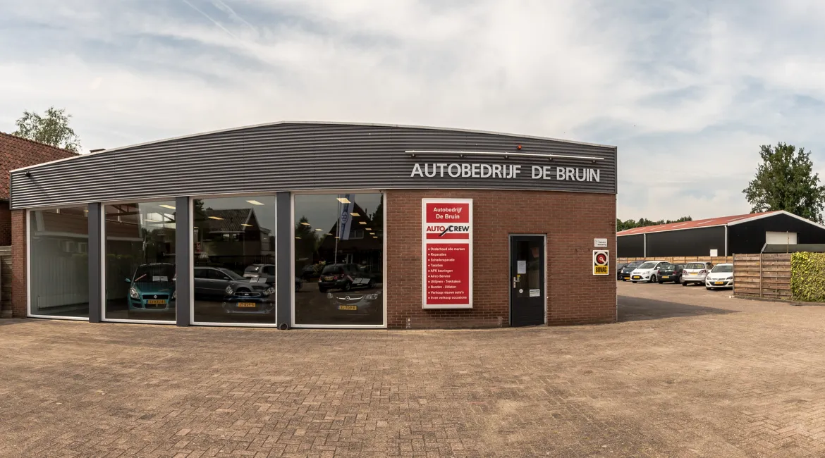 Pand van autocrew de bruin in dordrecht