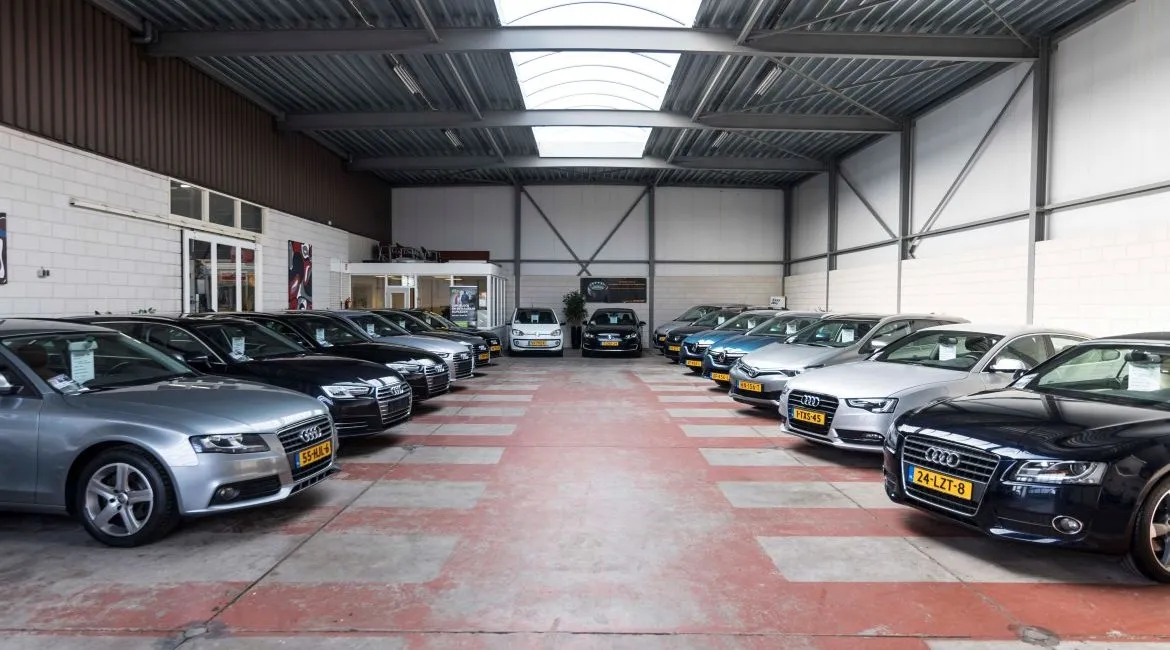 AC Autobedrijf Janssen showroom