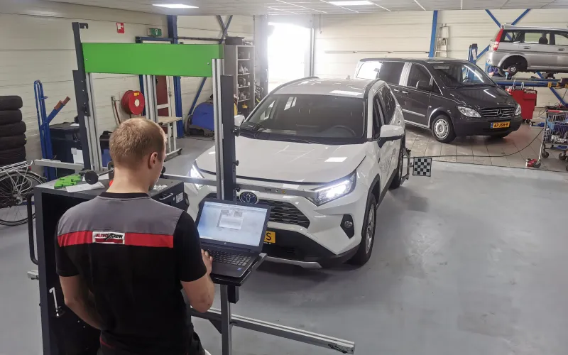 De nieuwe universele oplossing voor ADAS-kalibratie